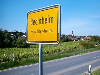 Bechtheim: Entrance to the village
